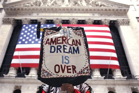 Glorifying the American Dream: A Silent Symphony of Struggle and Ambition!