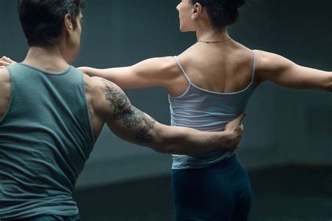  Flesh & Bone, Ünlü Bir Dansçıyla İç Çatışmaları ve Karanlık Sırlara Yolculuk